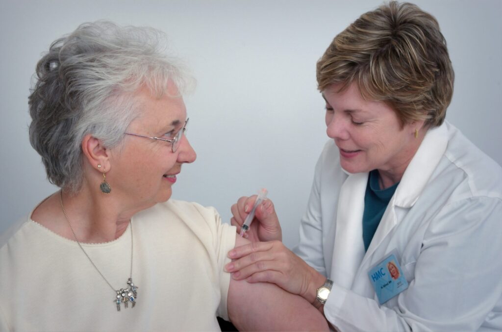 Woman-getting-injection